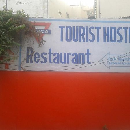 Radiant Ymca Tourist Hostel พาราณสี ภายนอก รูปภาพ