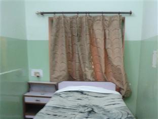 Radiant Ymca Tourist Hostel พาราณสี ภายนอก รูปภาพ